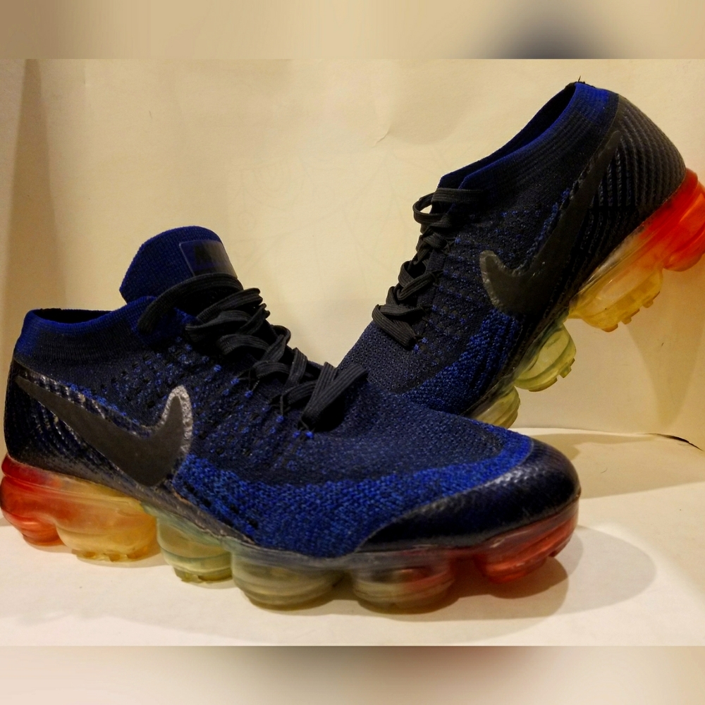 Mens size 7 Nike Air VaporMax 'Be True' running shoes.